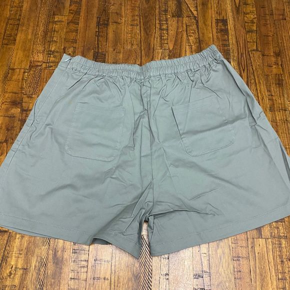 NEW Amazon Shorts - Picture 2 of 8